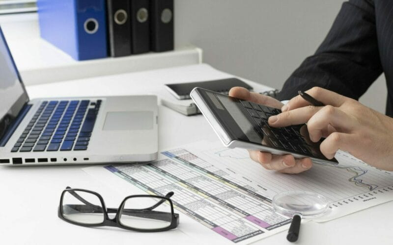 side-view-business-man-calculating-finance-numbers-min side-view-business-man-calculating-finance-numbers-min
